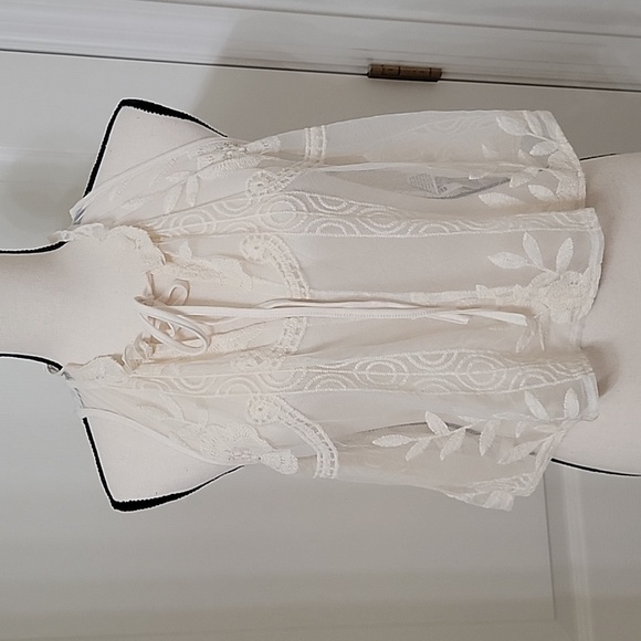 Forever 21 Size S Ivory Sheer / Lacey Sleevless Blouse with Tie Neckline.  NEW - Picture 1 of 13